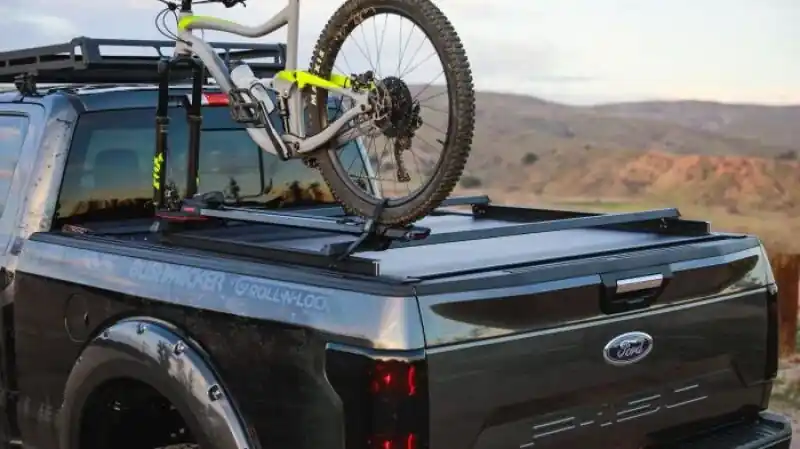Budget Roll-N-Lock 16-19 Toyota Tacoma 71.5in Bed Qwikrak Recreational Bars