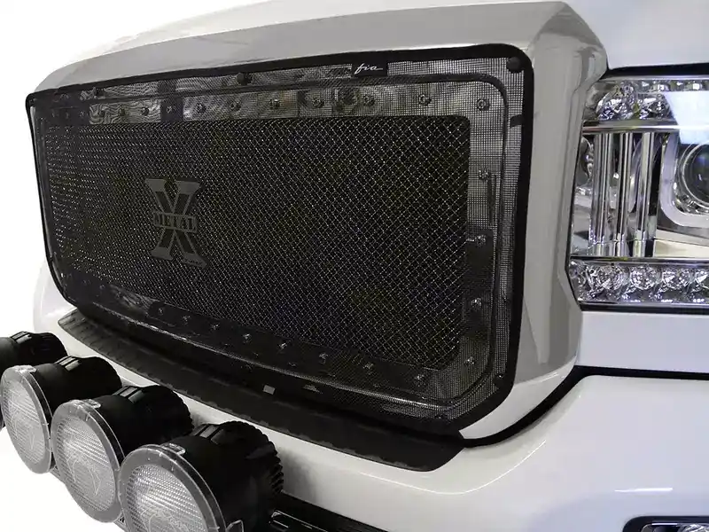 Time-Limited Fia Winter Grille Cover & Bug Screen WF922-9 | RealTruck