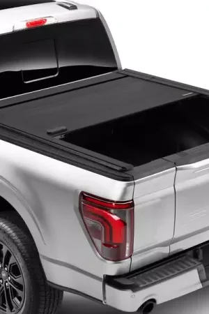 RealTruck RetraxPro FRC-4000 EZ-OFF Full Bed Access Manual Retractable Tonneau Cover w/ T-Slot Rails R-T-80378 | RealTruck Genuine