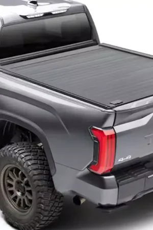 New Release Retrax PRO XR Manual Retractable Tonneau Cover w/ T-Slot Rails T-80863 | RealTruck